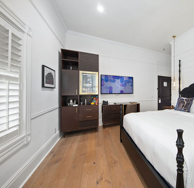 1 King Bed Deluxe with Balcony detail 2