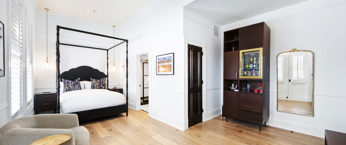 1 Queen Bed Deluxe with Balcony