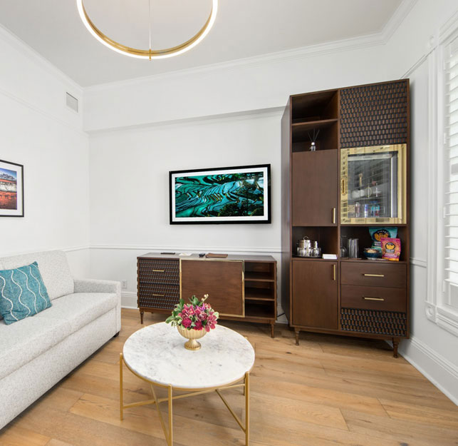 1 Bedroom Suite with 2 Queen Beds & Sofabed detail 2